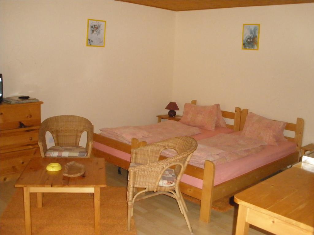 Emilia Apartmanhaz Heviz Bilik gambar