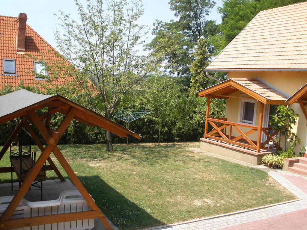 Emilia Apartmanhaz Heviz Luaran gambar