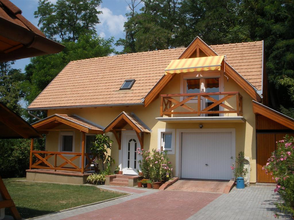 Emilia Apartmanhaz Heviz Luaran gambar