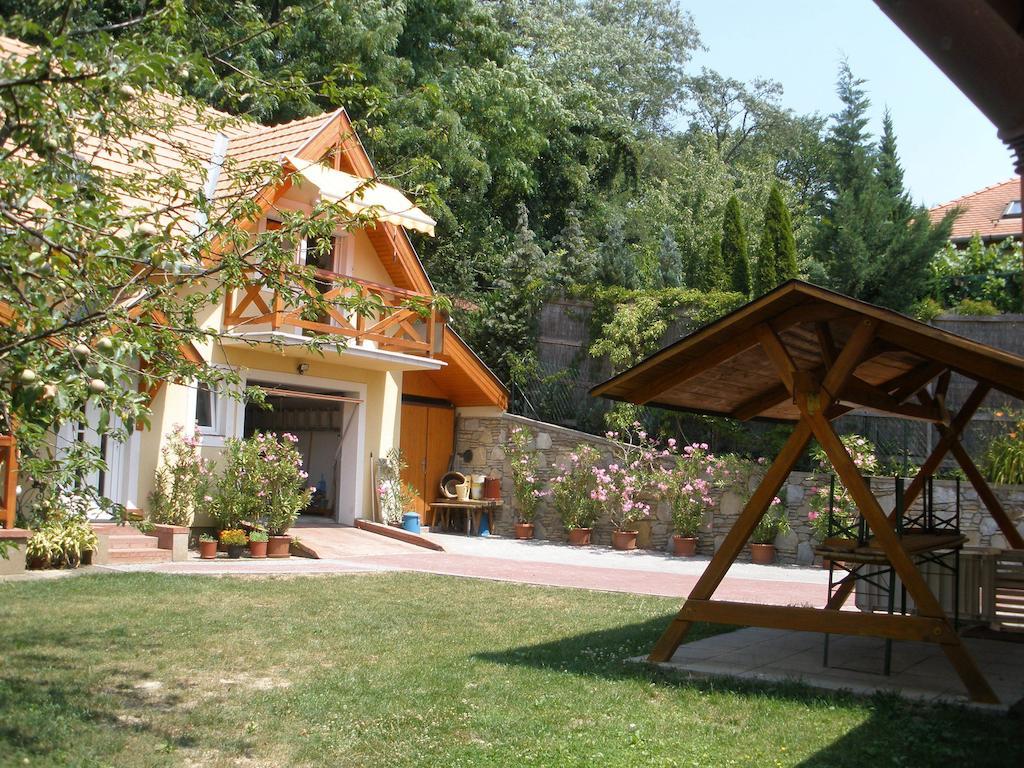 Emilia Apartmanhaz Heviz Luaran gambar